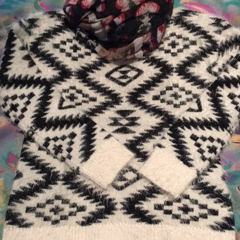♥️2/$12SALE!♥️Fuzzy Soft Sweater